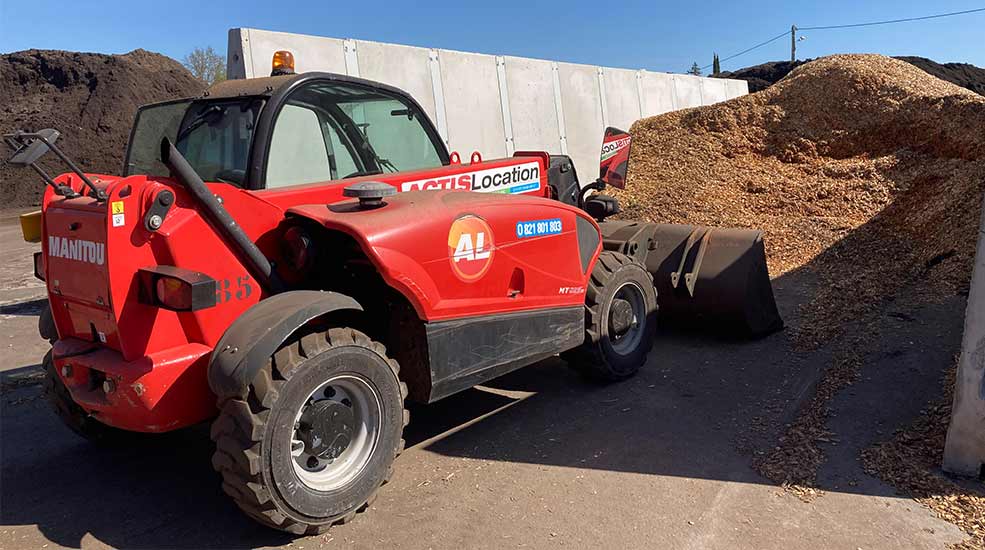 chargement déchets avec machine manitou